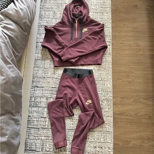NIKE cropped hoodie and tights set